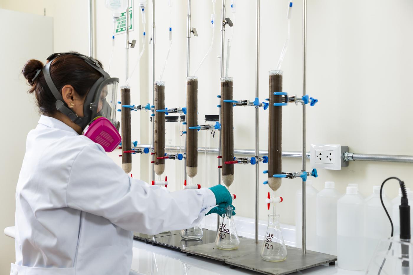 Análisis de laboratorio para Minería y Petróleo en CETOX LAB