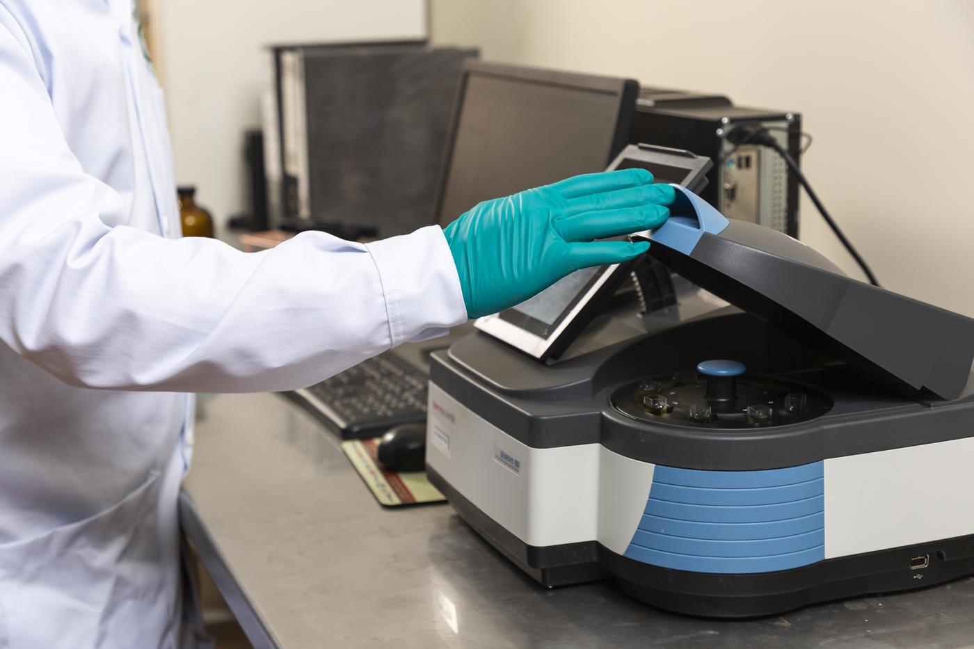 Análisis de laboratorio para Productos Químicos Industriales en CETOX LAB