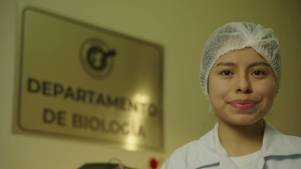 Fotograma del video institucional de CETOX LAB: departamento de Biología y personal del laboratorio
